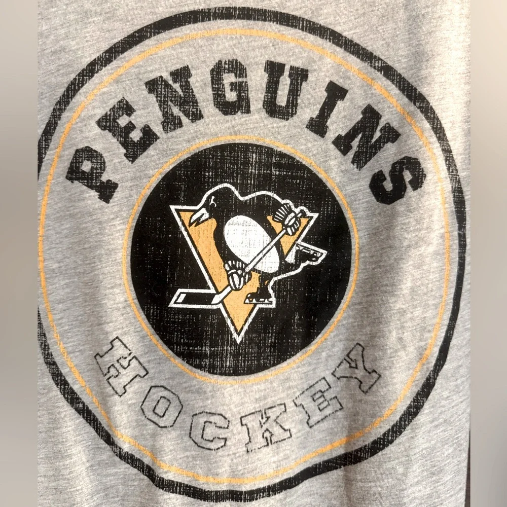Women’s Pittsburgh Penguins Long Sleeve Gray T-Shirt Striped Cuffs NHL Size XL - Picture 3 of 10